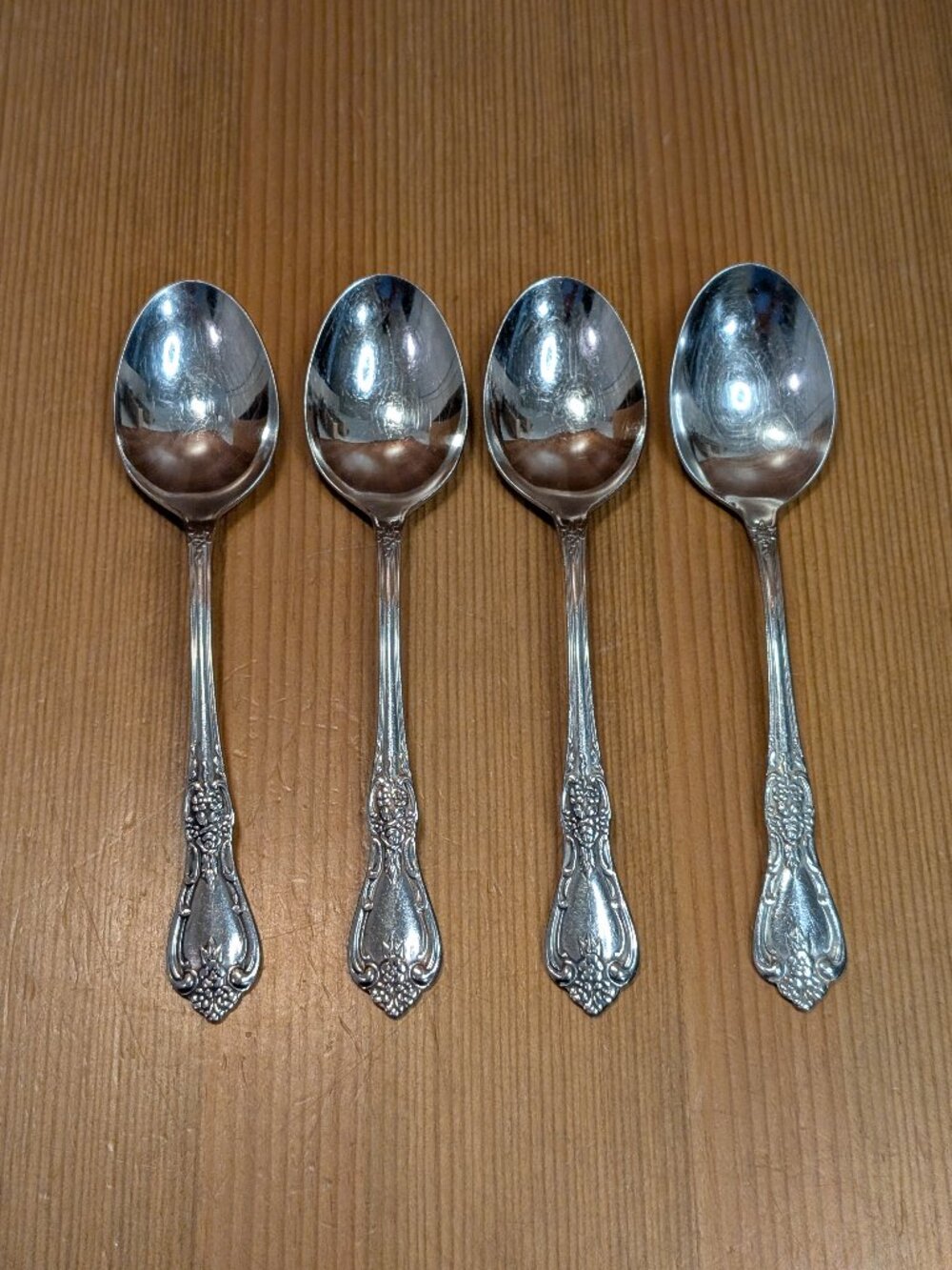 (4) ONEIDA Distinction Deluxe Stainless KENNETT SQUARE 7.25" Oval Soup Spoon GUC